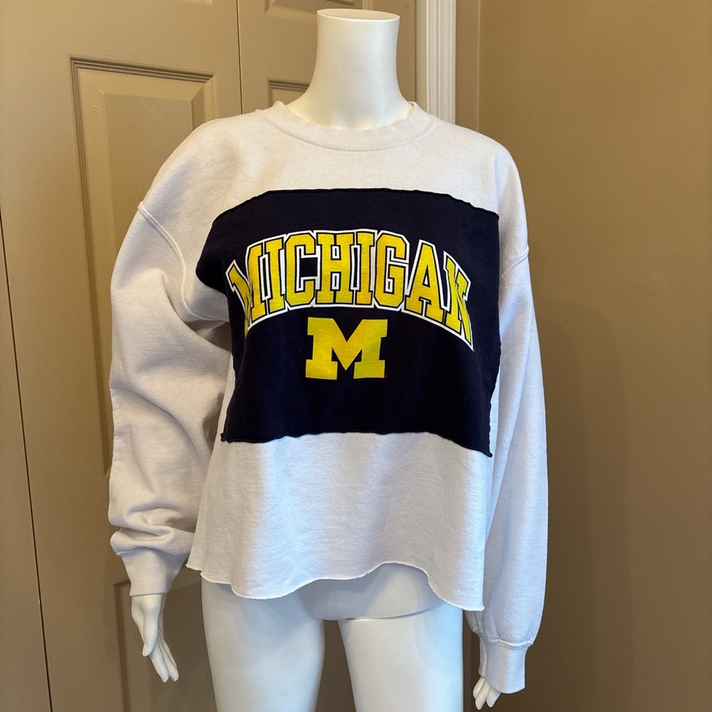 UNIVERSITY OF MICHIGAN sweatshirt
